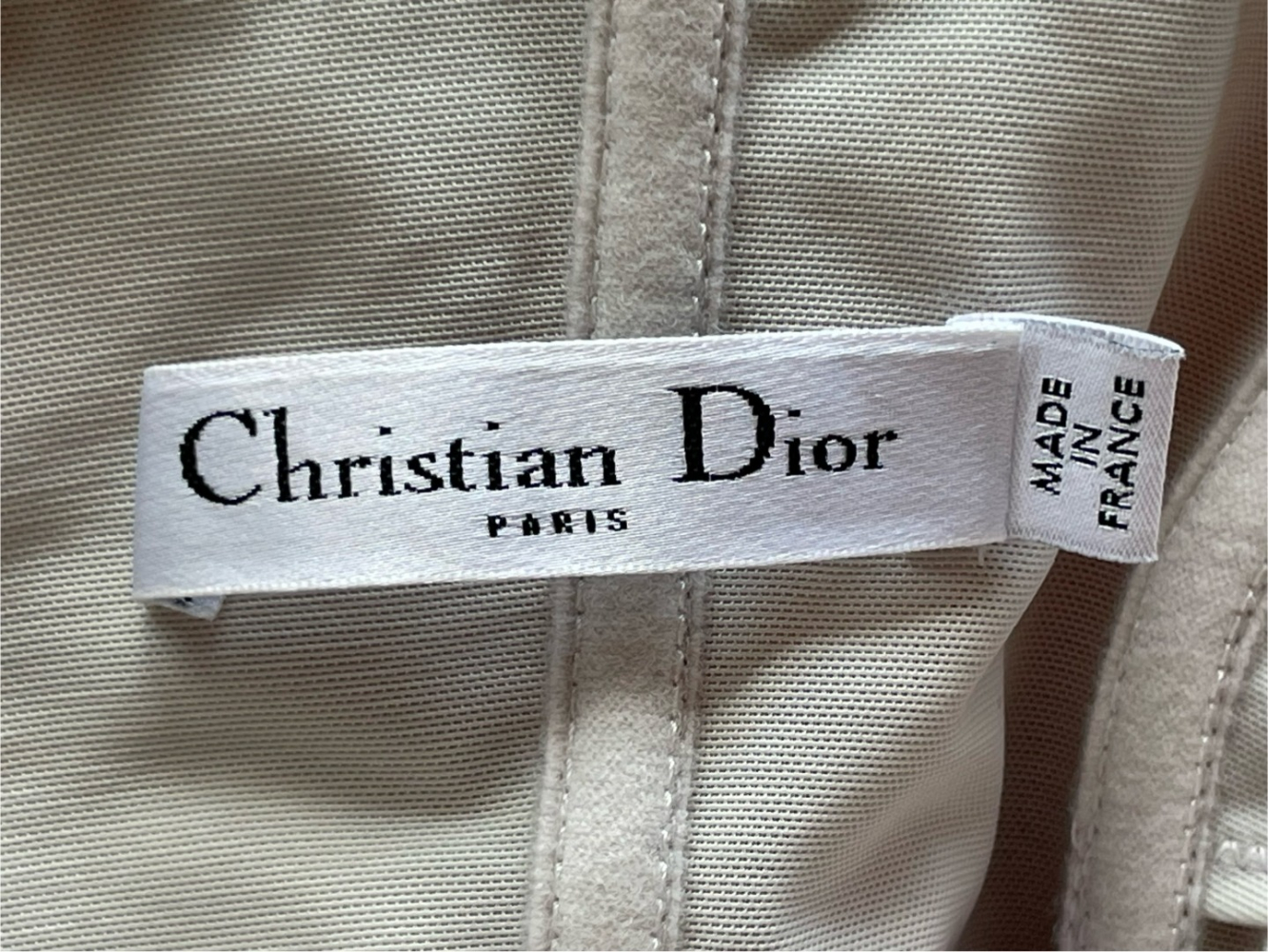 Christian Dior Robe en soie pâle avec traîne