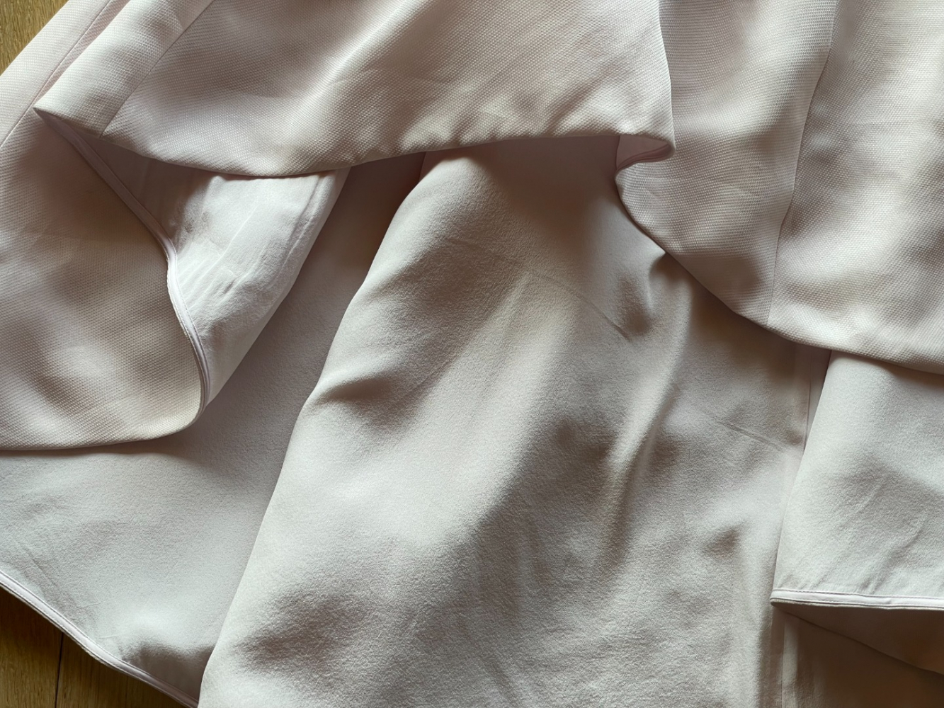 Christian Dior Robe en soie pâle avec traîne