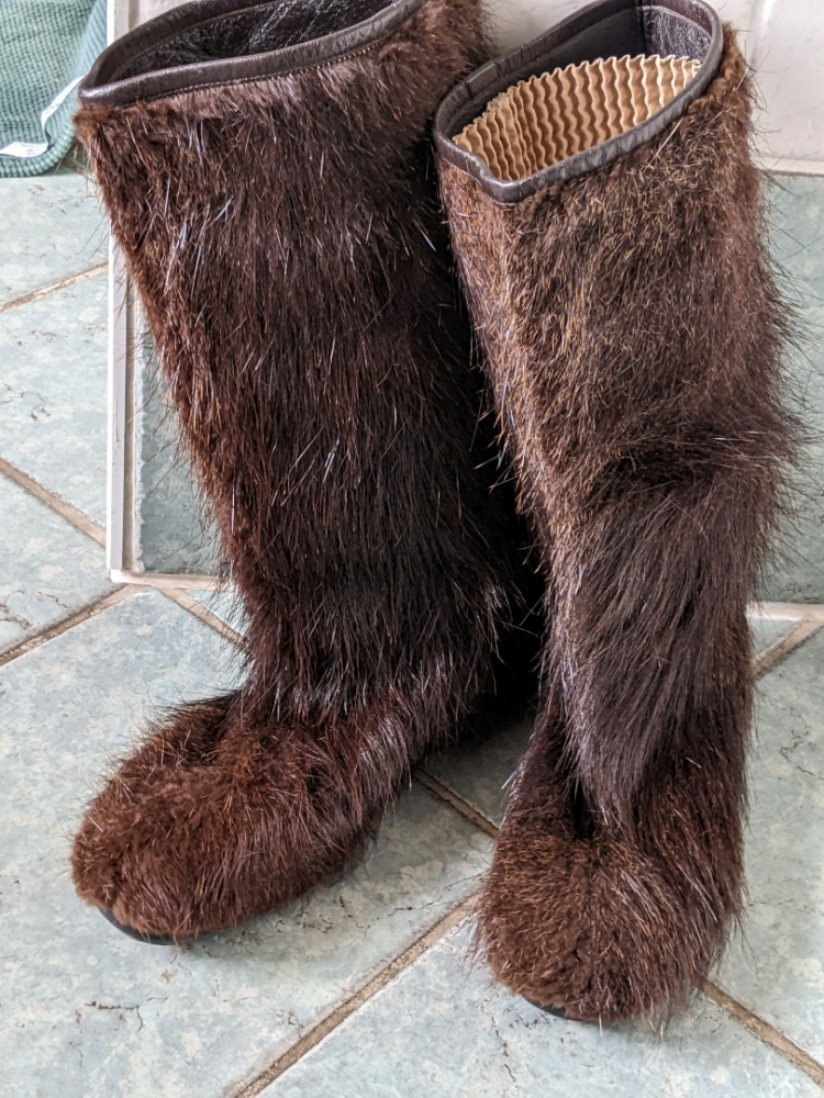 Gucci Mid-season leather/coyote fur boots