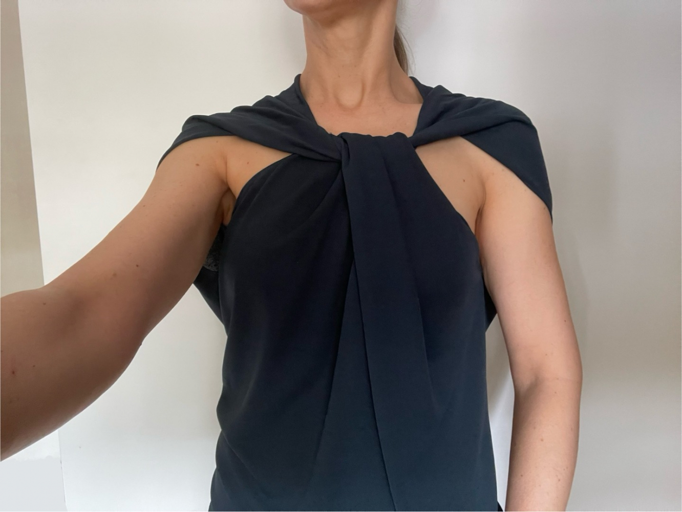 Givenchy Dos nu élégamment drapé en bleu sarcelle profond