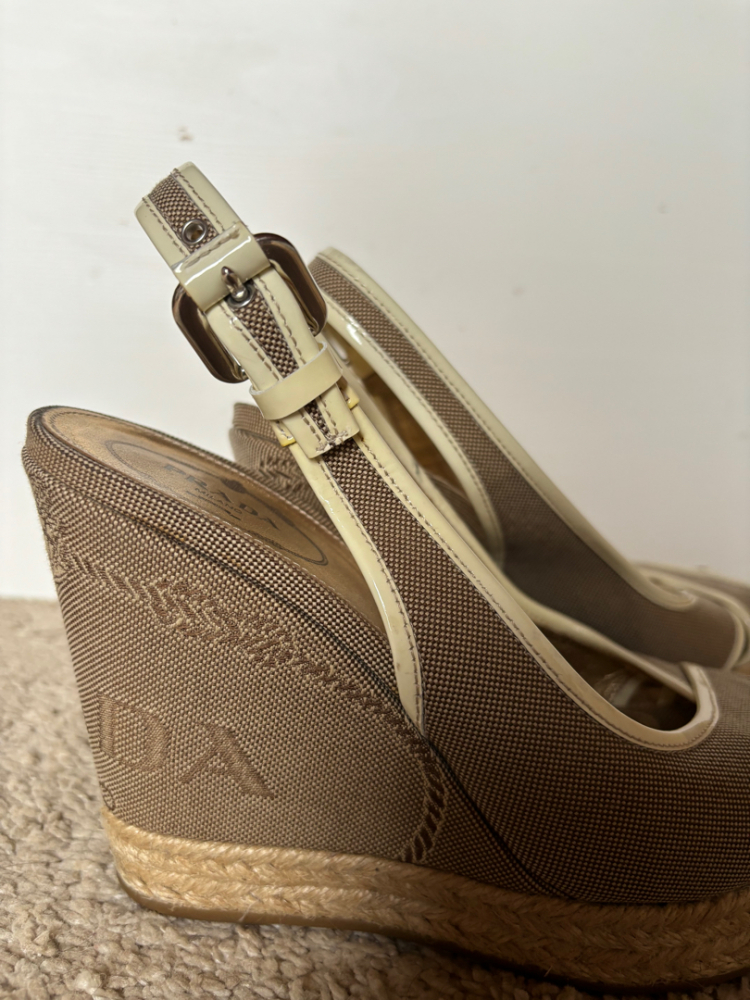 Prada Semelles compensées peep toe