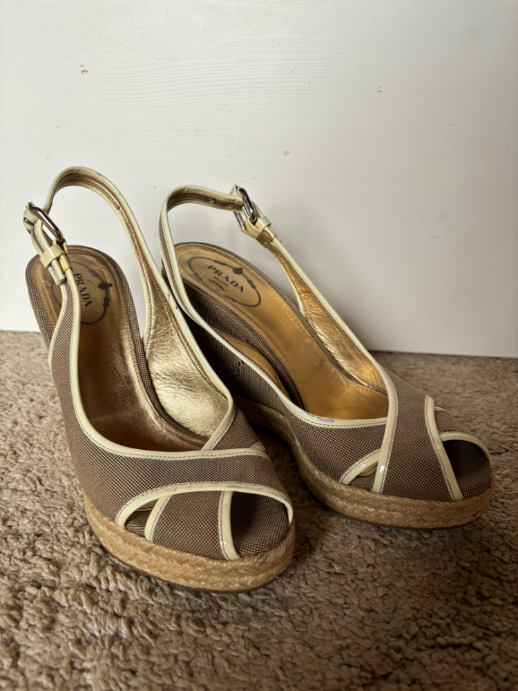 Prada Semelles compensées peep toe