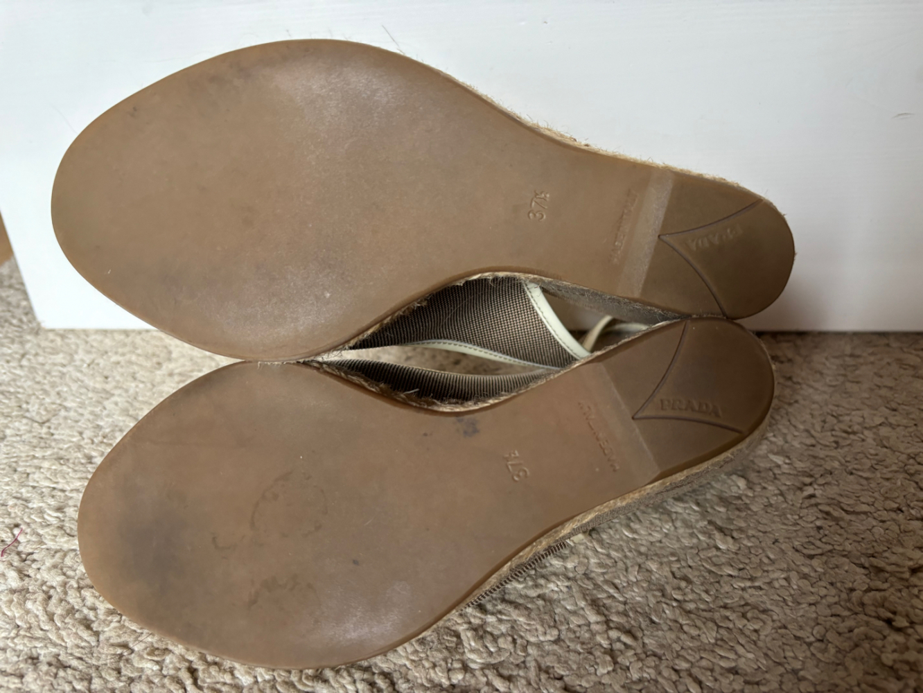 Prada Semelles compensées peep toe