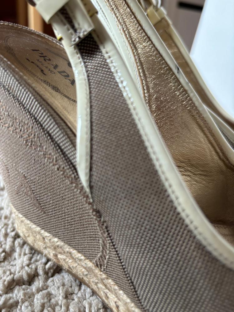 Prada Semelles compensées peep toe