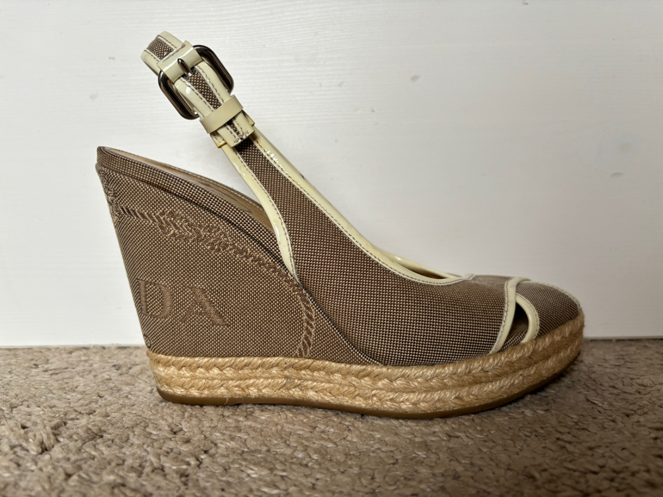 Prada Semelles compensées peep toe