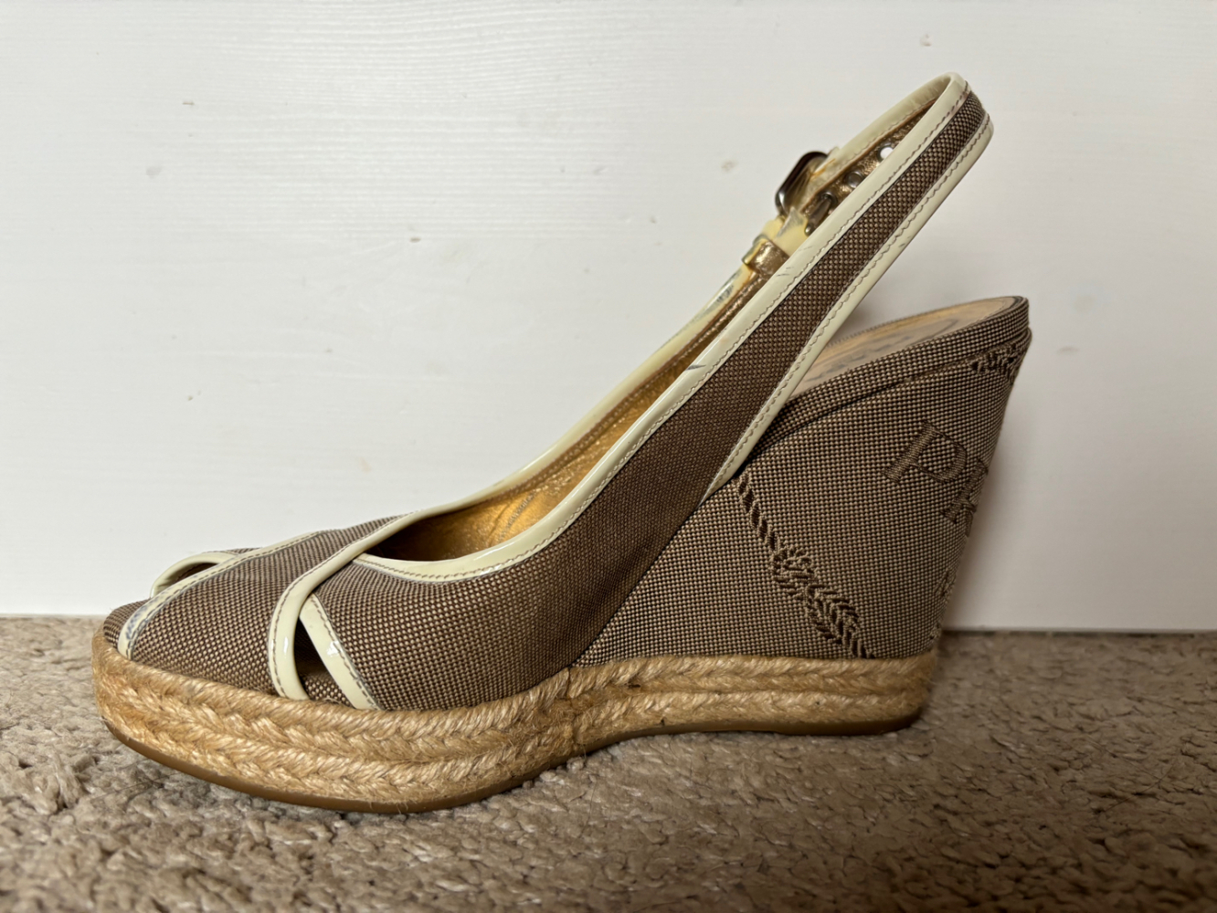 Prada Semelles compensées peep toe