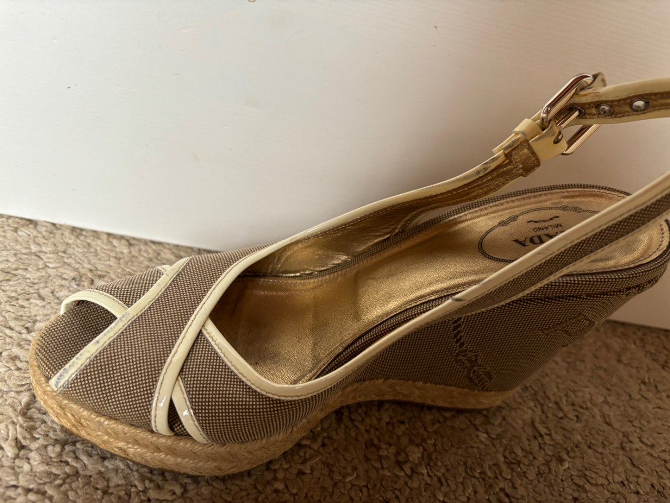 Prada Semelles compensées peep toe