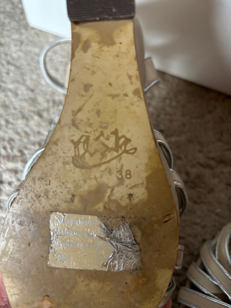 Ash Magnifiques chaussures compensées en cuir souple nude avec détails argentés