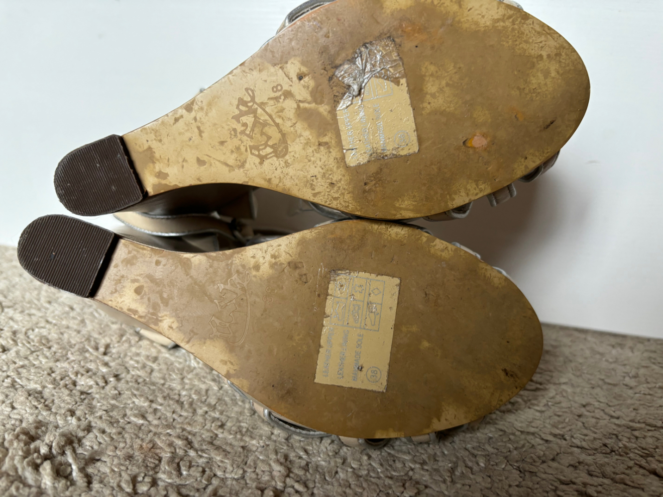 Ash Magnifiques chaussures compensées en cuir souple nude avec détails argentés