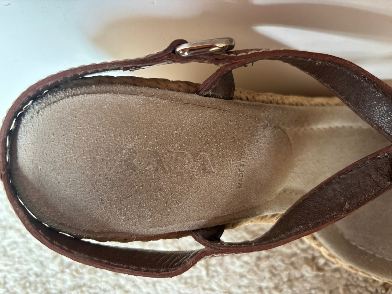 Prada Leder-Keilschuhe