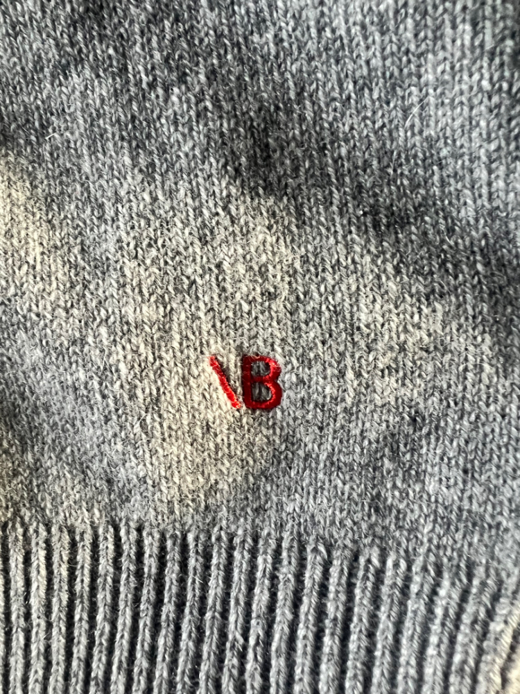 Victoria Beckham Pull court avec détails rouges sur les bras