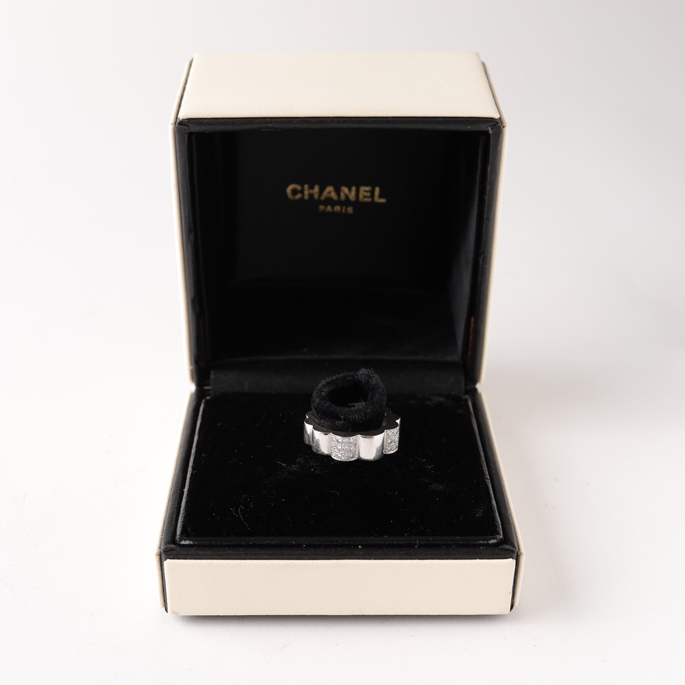 Chanel Diamond Profil De Camélia Band Ring