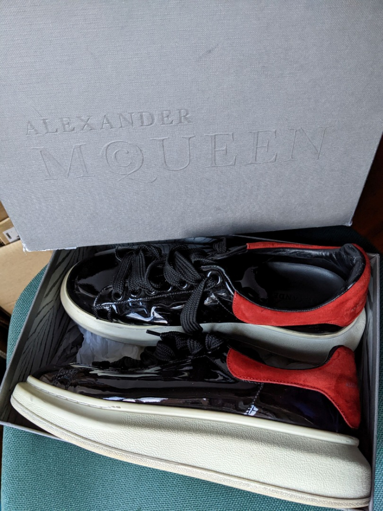 Alexander McQueen Sneakers aus Lackleder