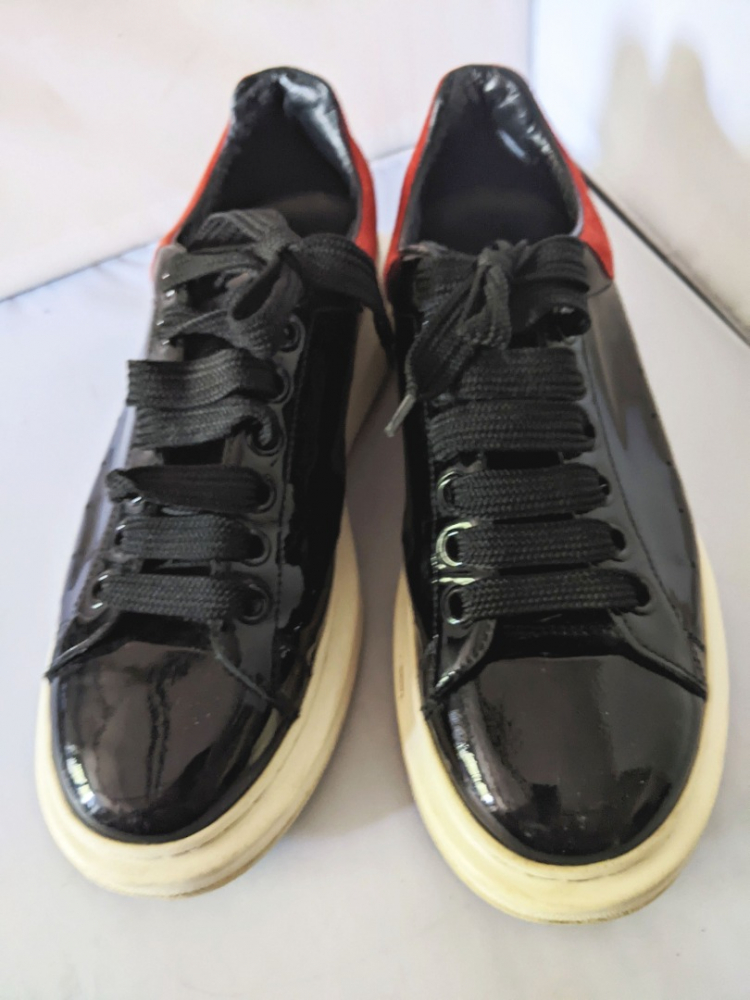 Alexander McQueen Sneakers aus Lackleder