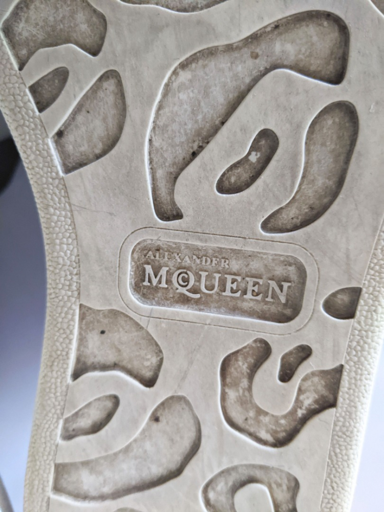 Alexander McQueen Sneakers aus Lackleder