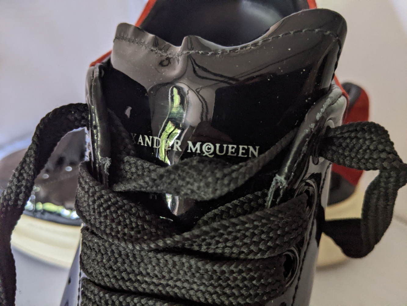 Alexander McQueen Sneakers aus Lackleder