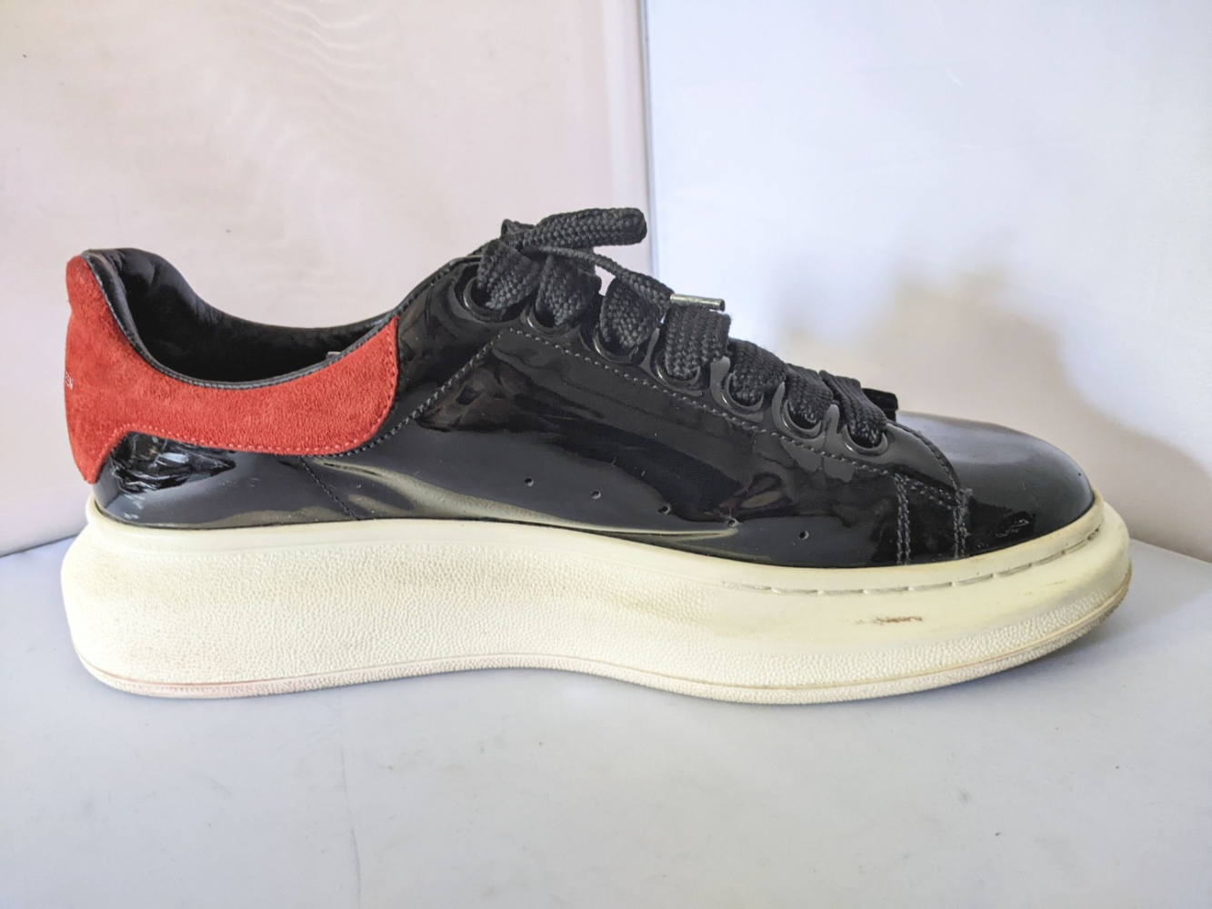Alexander McQueen Sneakers aus Lackleder