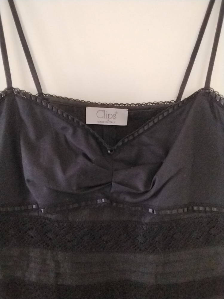Clips Élégant Top noir de Clips.