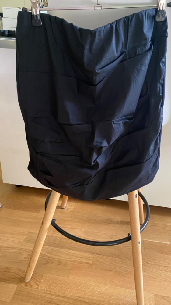 BCBG Max Azria Jupe avec détails dans le tissu