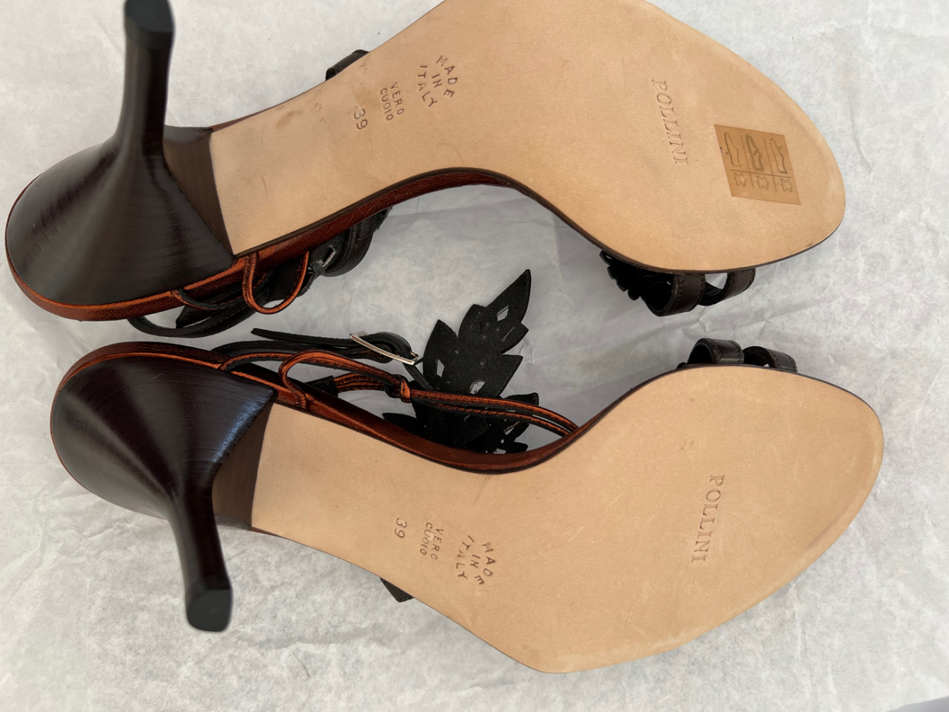 Pollini Sandales très raffinés de Pollini.