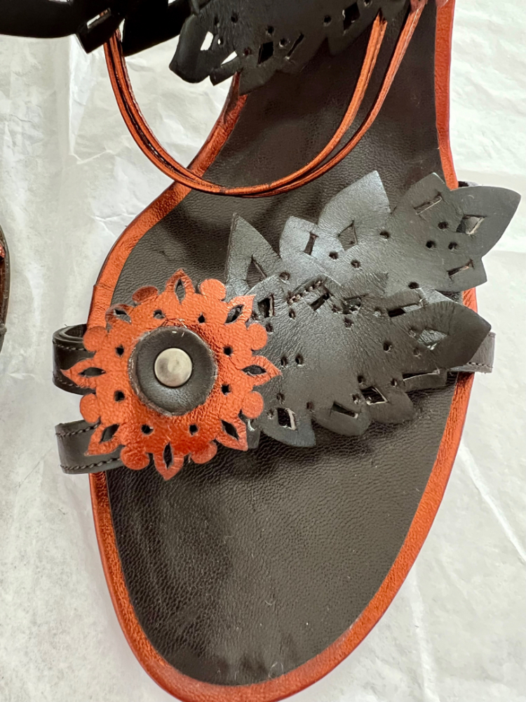 Pollini Sandales très raffinés de Pollini.