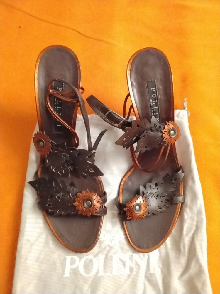 Pollini Sandales très raffinés de Pollini.
