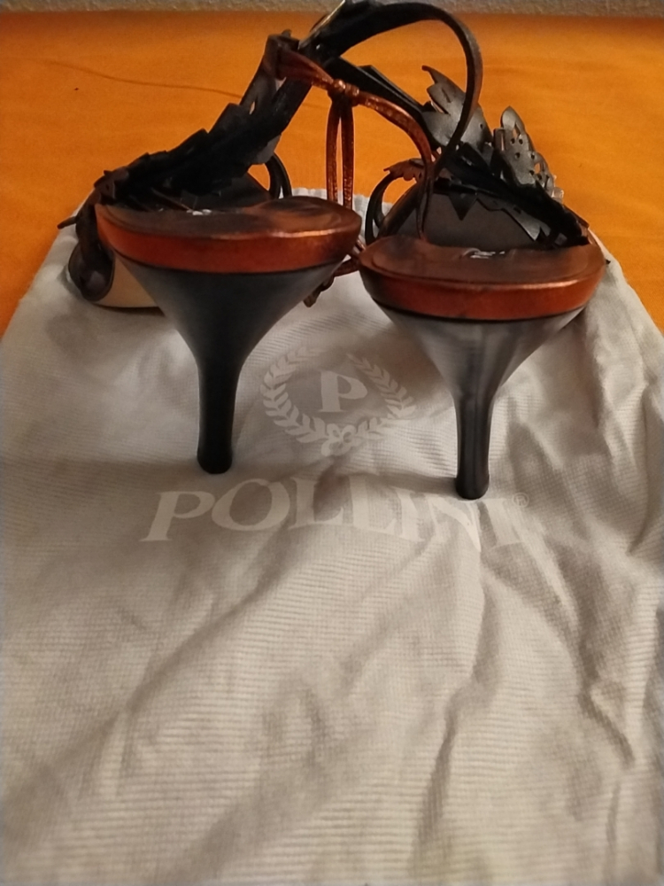Pollini Sandales très raffinés de Pollini.