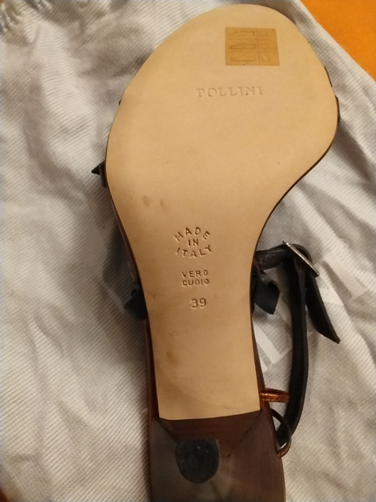 Pollini Sandales très raffinés de Pollini.