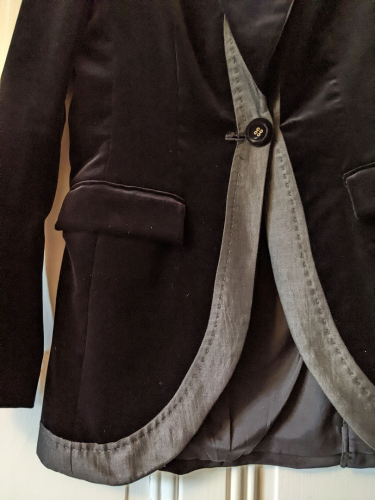 Ungaro Elegant and original velvet blazer