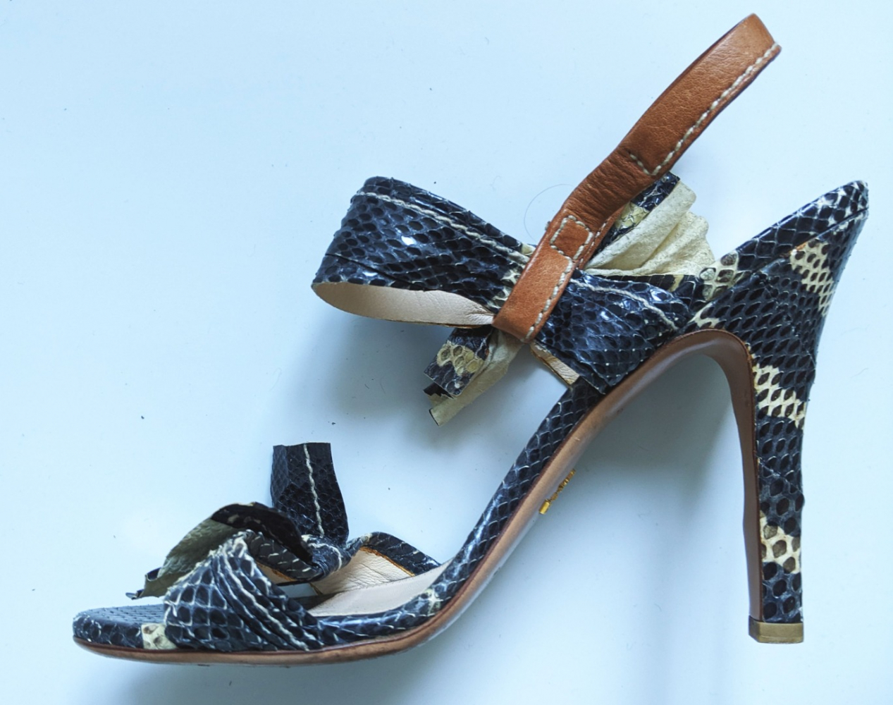 Prada Zweifarbige Schlangensandalen