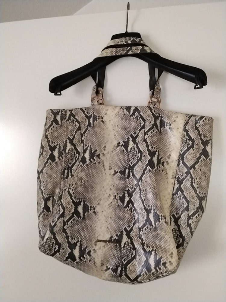 Emporio Armani Drand Handtasche NEU von Emporio Armani.