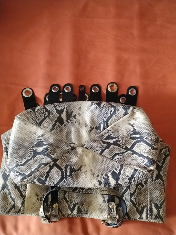 Emporio Armani Drand Handtasche NEU von Emporio Armani.