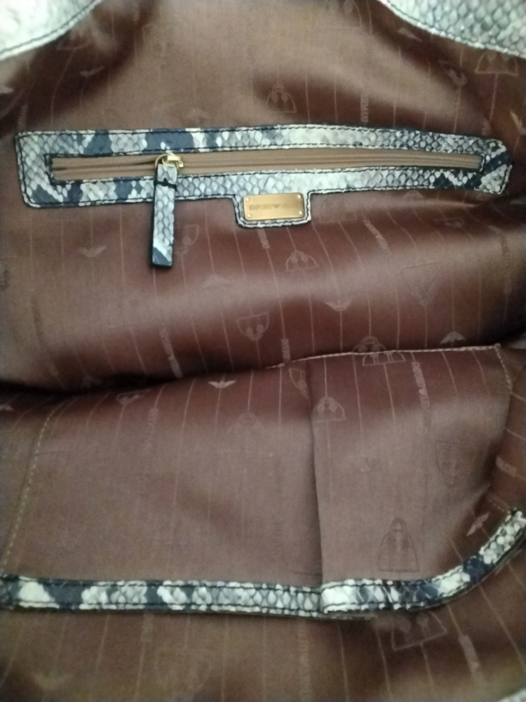 Emporio Armani Drand Handtasche NEU von Emporio Armani.