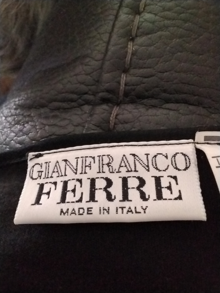 Ferré Milano Exceptionnel Pull Neuf de Ferre Milano.