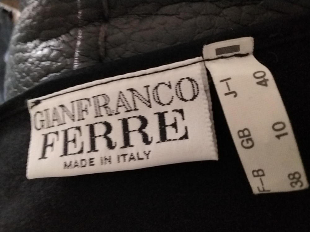 Ferré Milano Exceptionnel Pull Neuf de Ferre Milano.