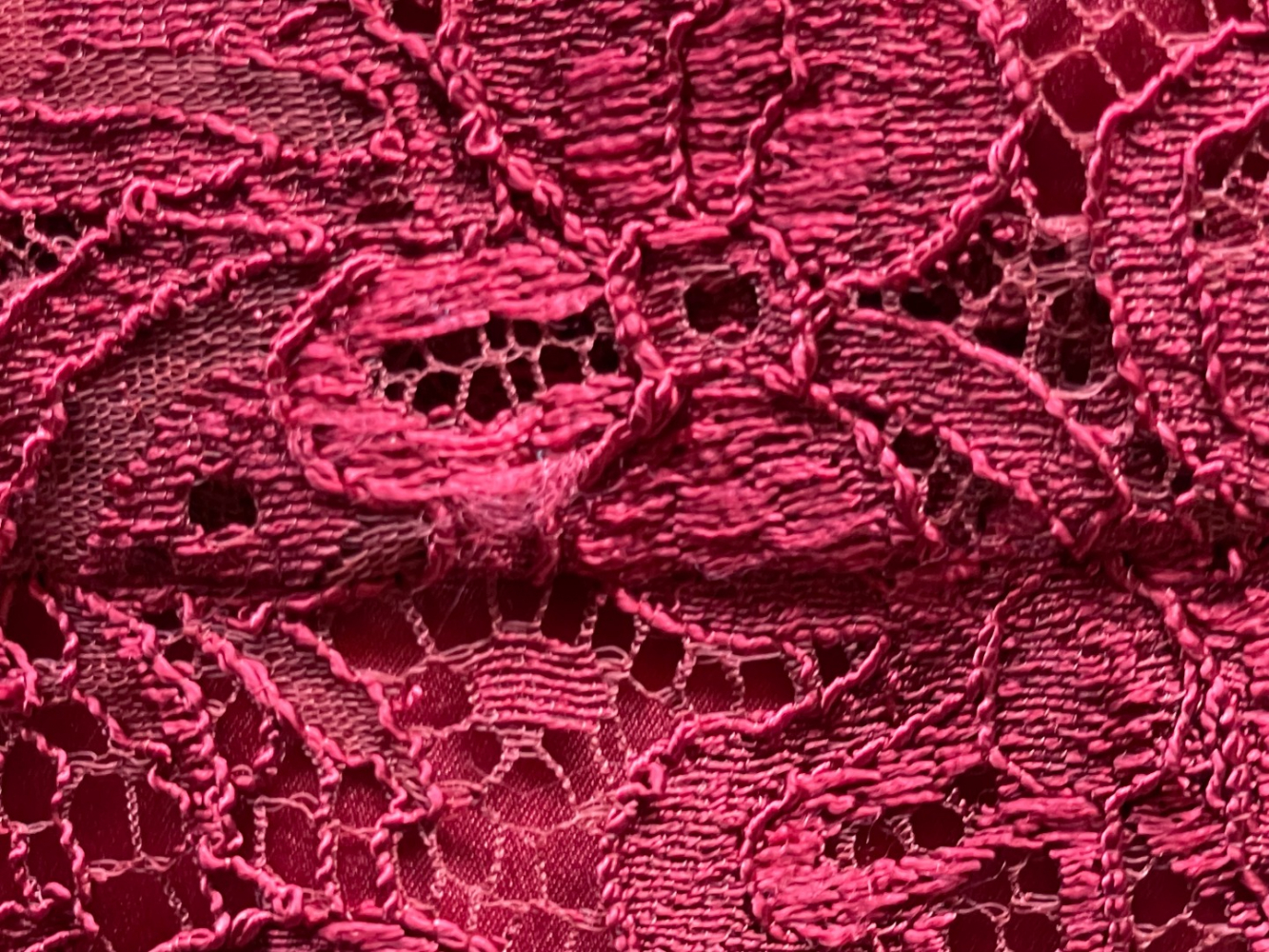 Dolce&Gabbana Tiefroter Spitzenmini!