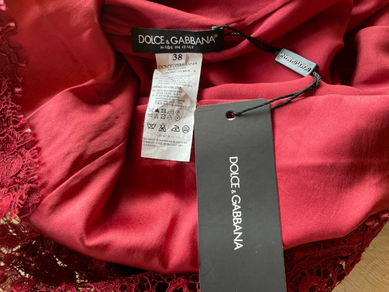 Dolce&Gabbana Tiefroter Spitzenmini!