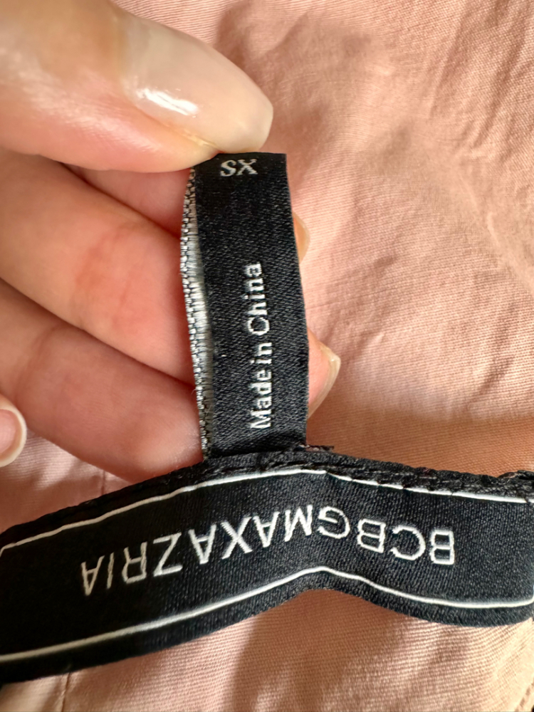 BCBG Max Azria Sommerliches Wellenkleid