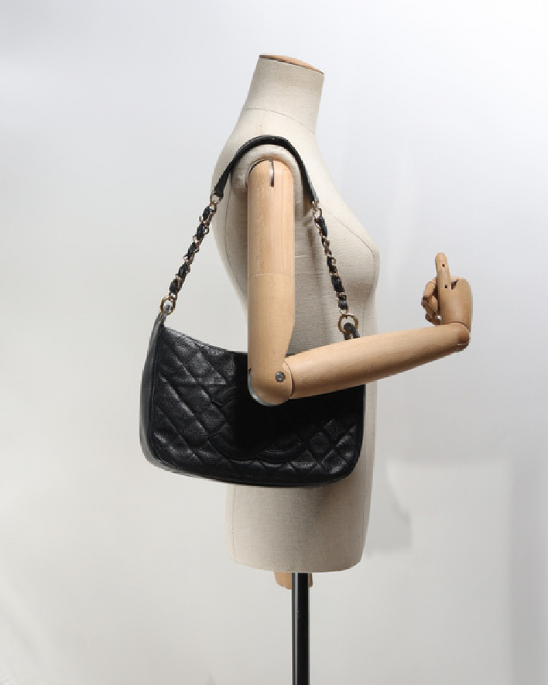 Chanel Classic Caviar Cc Hobo Bag