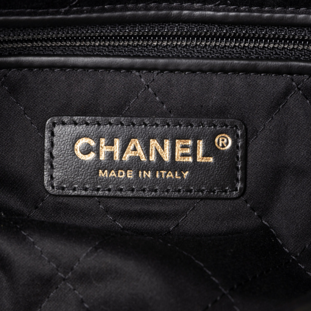 Chanel Quilted 22 Handbag