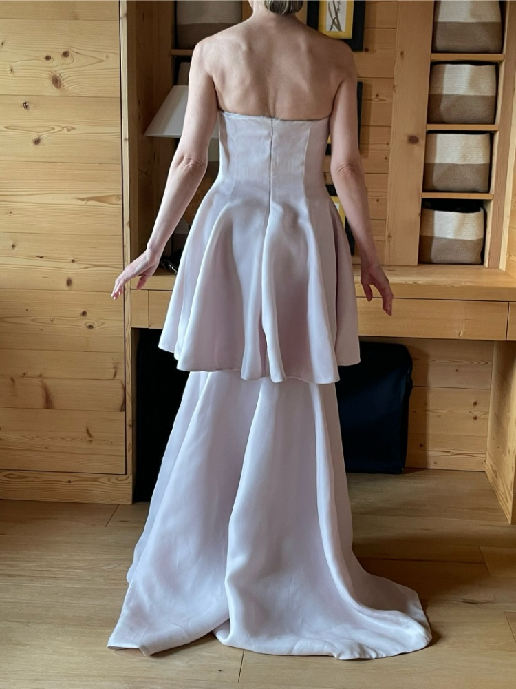 Christian Dior Robe en soie pâle avec traîne