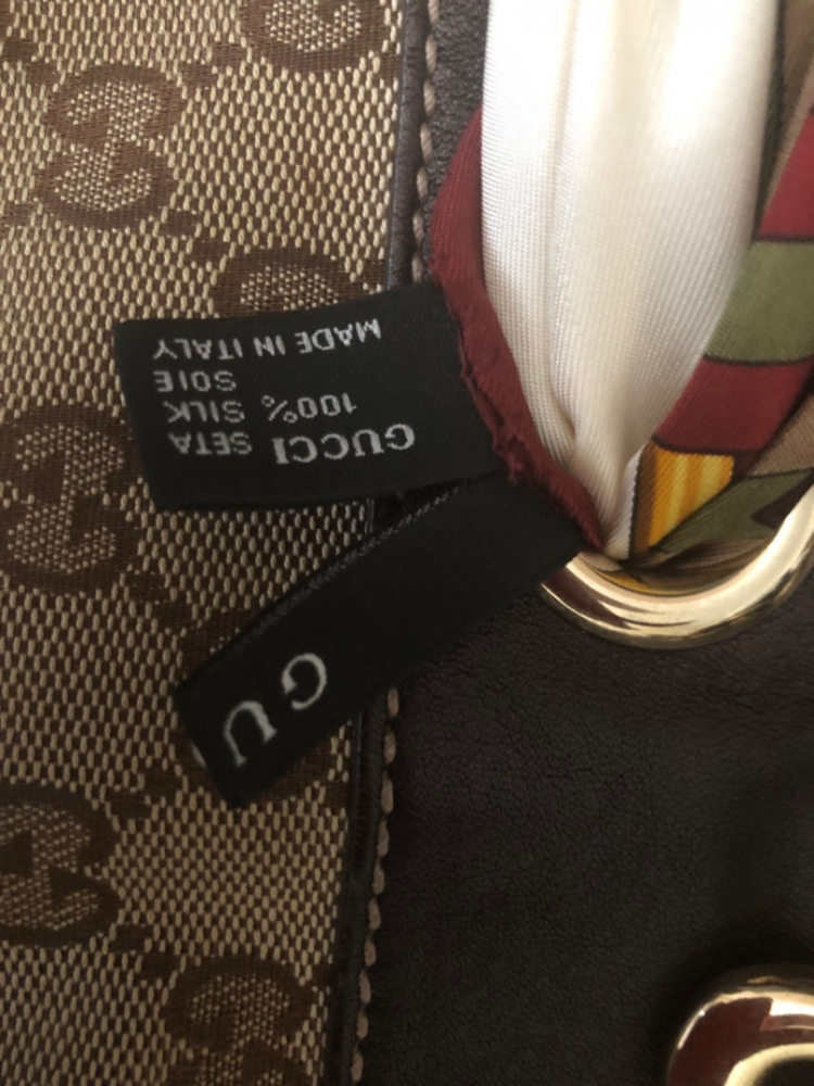 Gucci Sac avec foulard