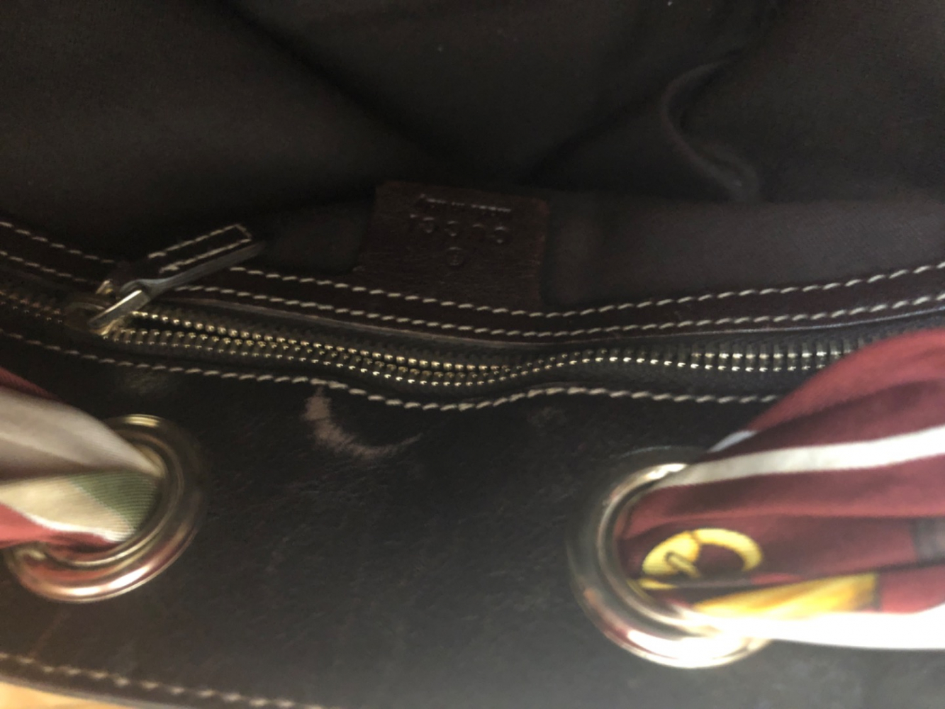 Gucci Sac avec foulard