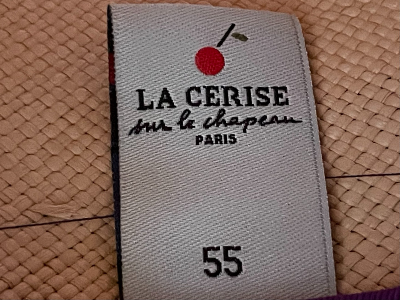 La Cerise Sur Le Chapeau L'Amant, Un Cerise Sur le Chapeau