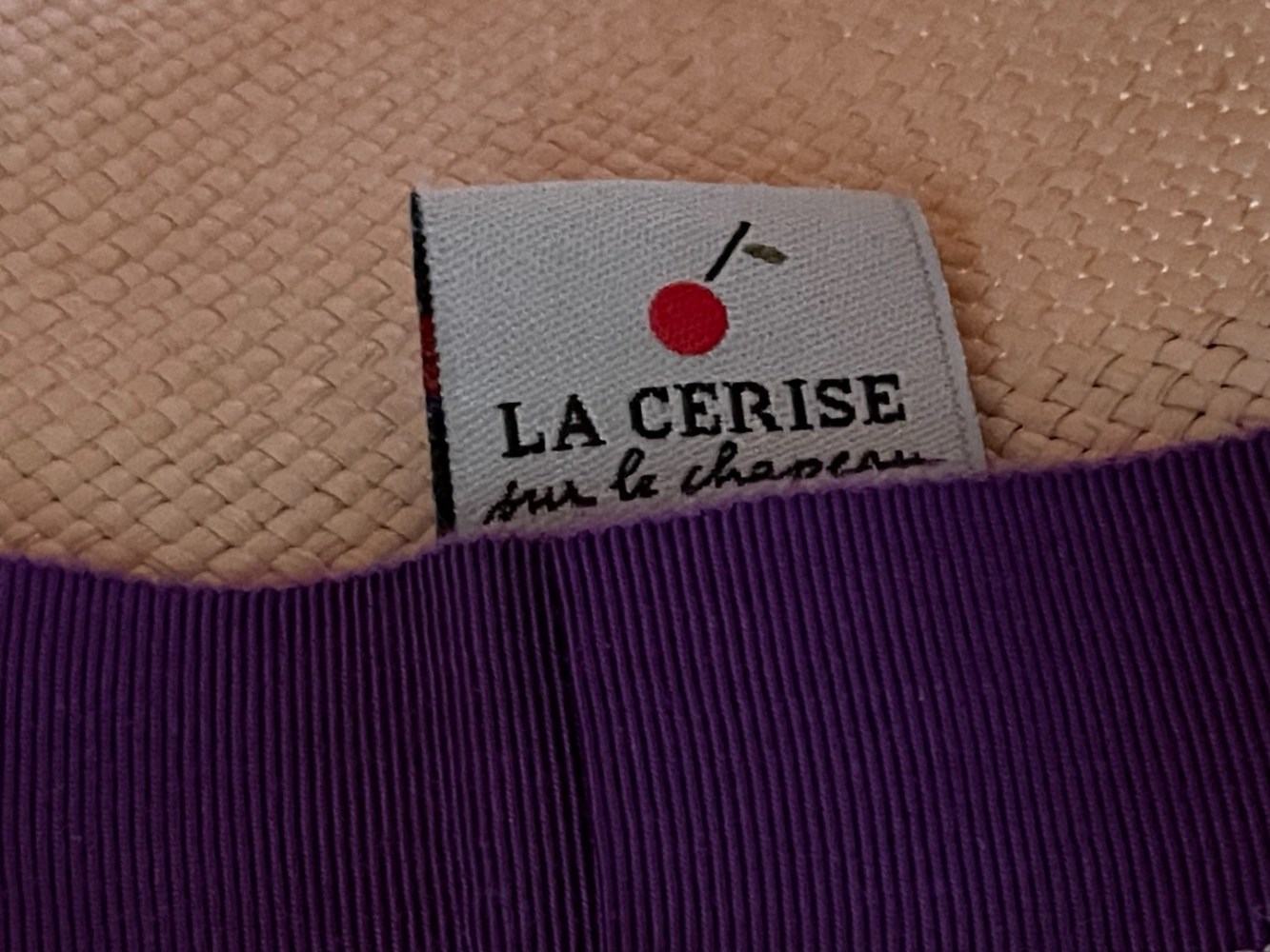 La Cerise Sur Le Chapeau L'Amant, Un Cerise Sur le Chapeau