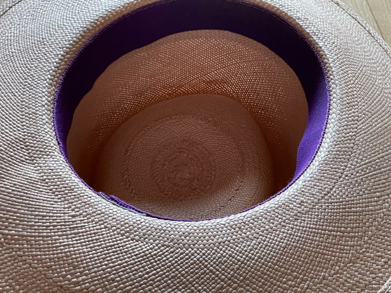 La Cerise Sur Le Chapeau L'Amant, Un Cerise Sur le Chapeau