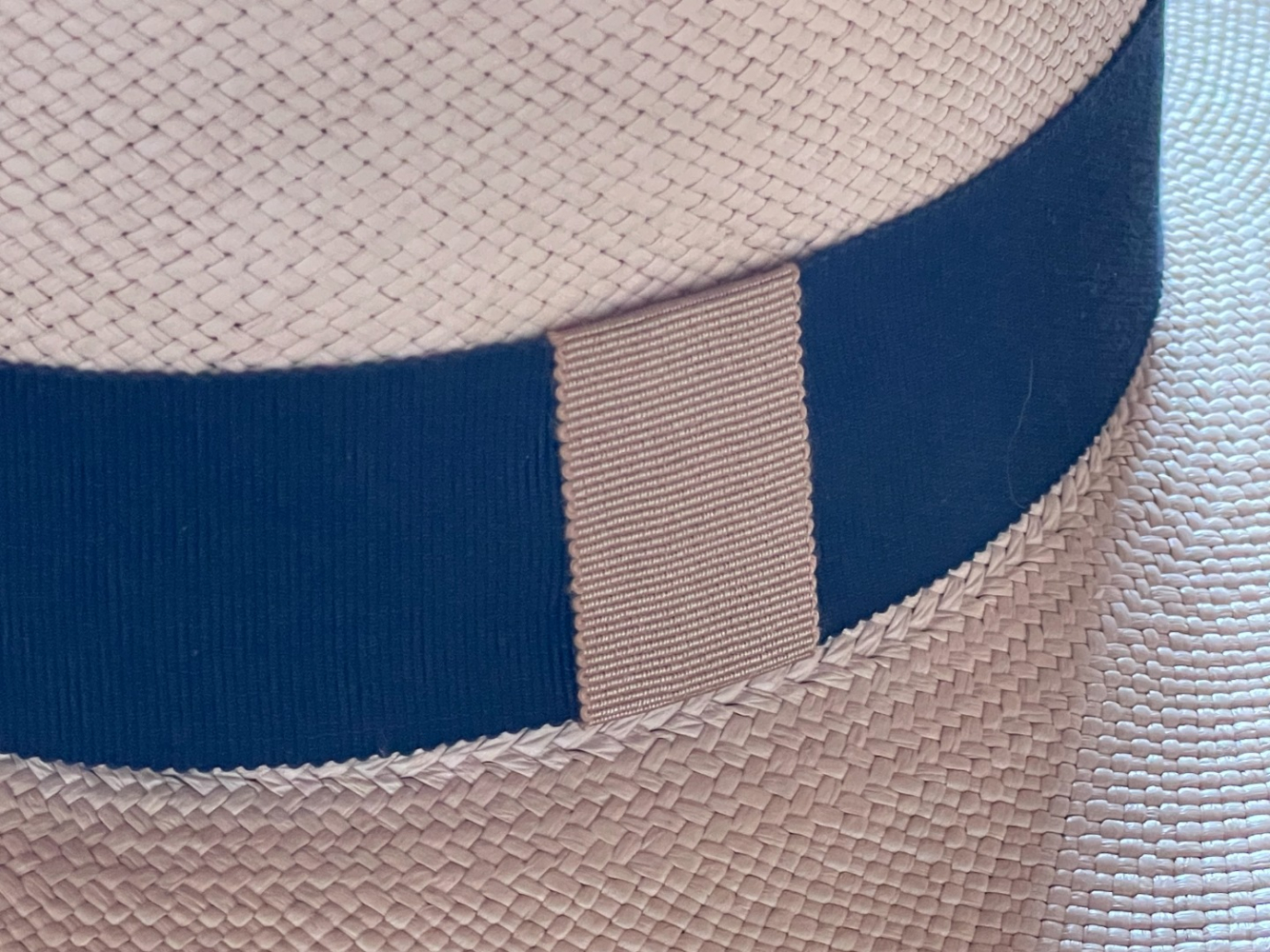 La Cerise Sur Le Chapeau L'Amant, Un Cerise Sur le Chapeau