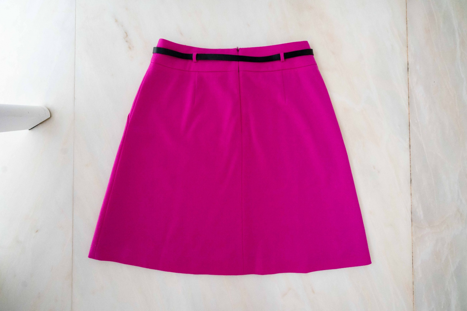 Hugo Boss Magentaroter Rock mit Gürtel