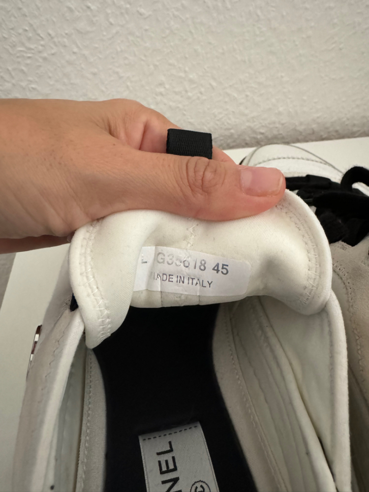 Chanel Zweifarbige Sneakers