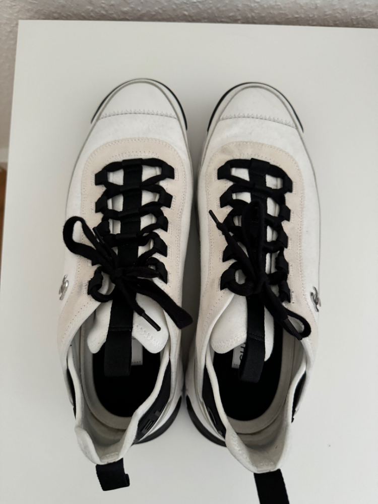 Chanel Zweifarbige Sneakers